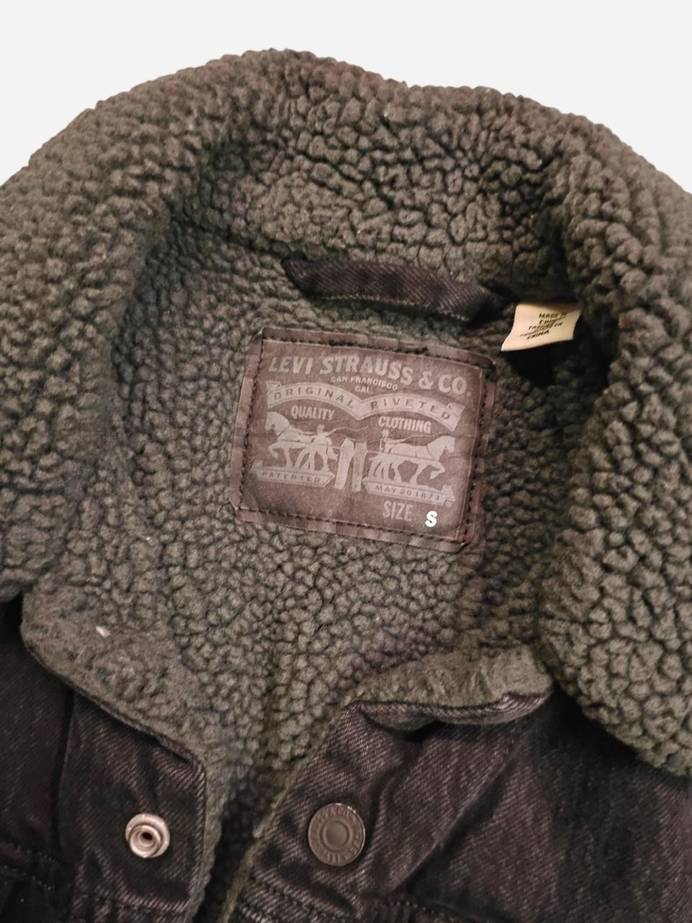 Levi's Black Denim Jacket with Gray Sherpa Collar - Picture 2 of 3